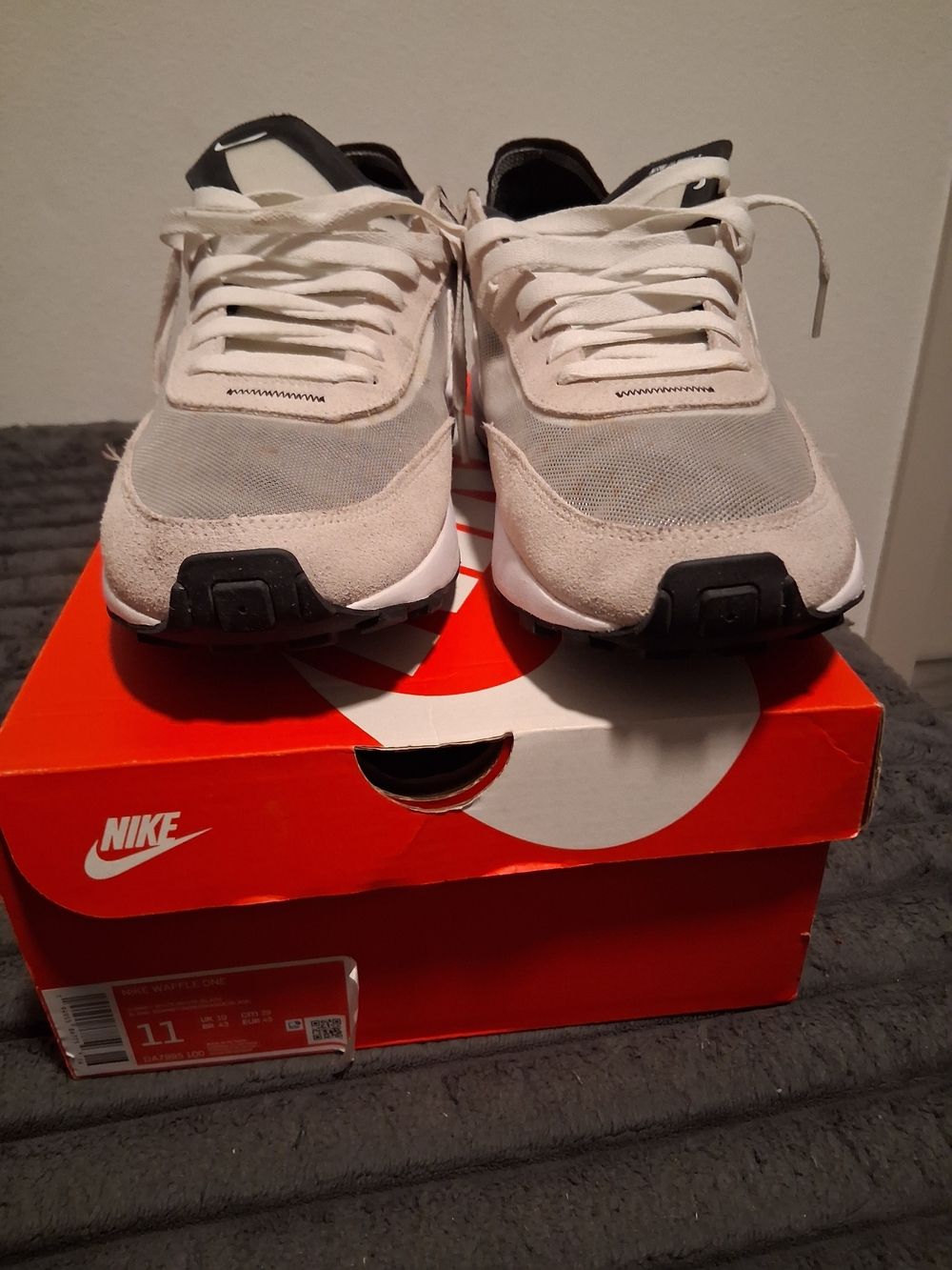 Nike Men's Waffle One Light Gray and White Retro Trainer Sneakers